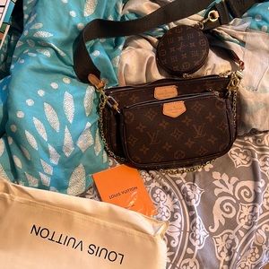 Louis vuitton bag and necklace